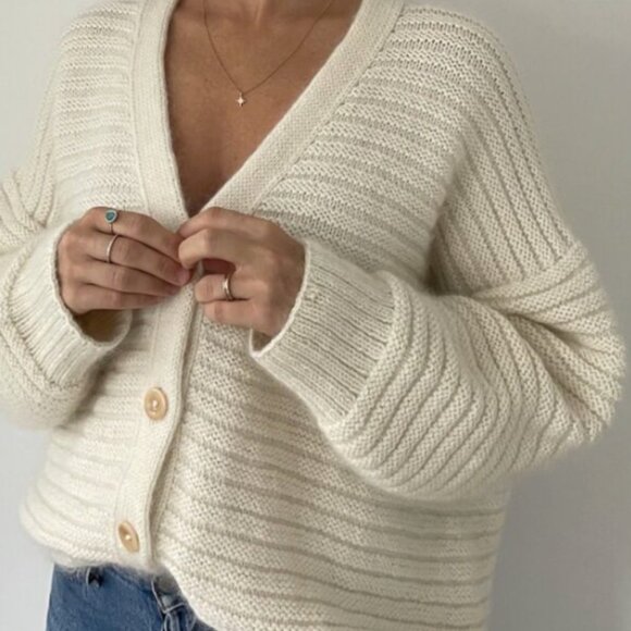 NWT Theory Old Money Style Luxury Minimalist V-Neck Knitwear Sweater Cardigan - Picture 2 of 8